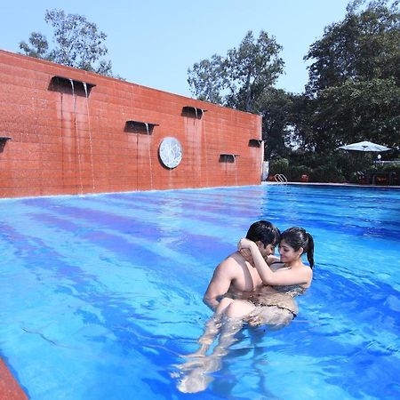 Aveo By Amatra, Gateway To Corbett Hotel Kashipur Bagian luar foto