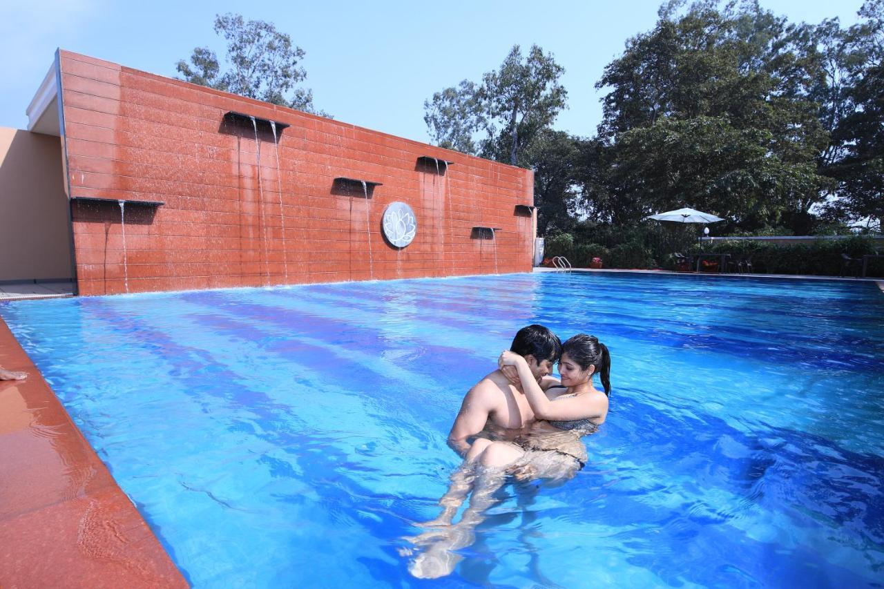 Aveo By Amatra, Gateway To Corbett Hotel Kashipur Bagian luar foto