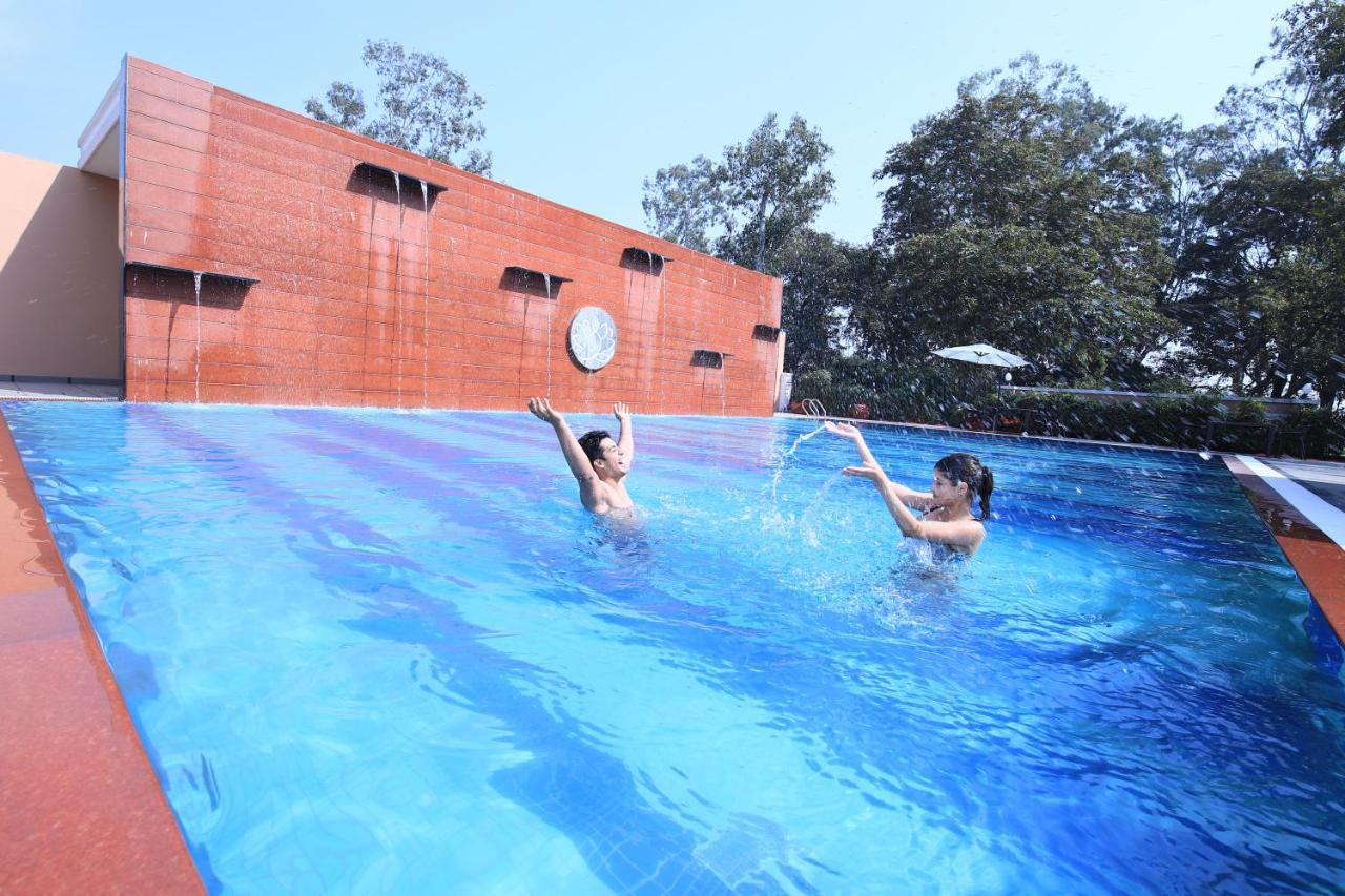 Aveo By Amatra, Gateway To Corbett Hotel Kashipur Bagian luar foto