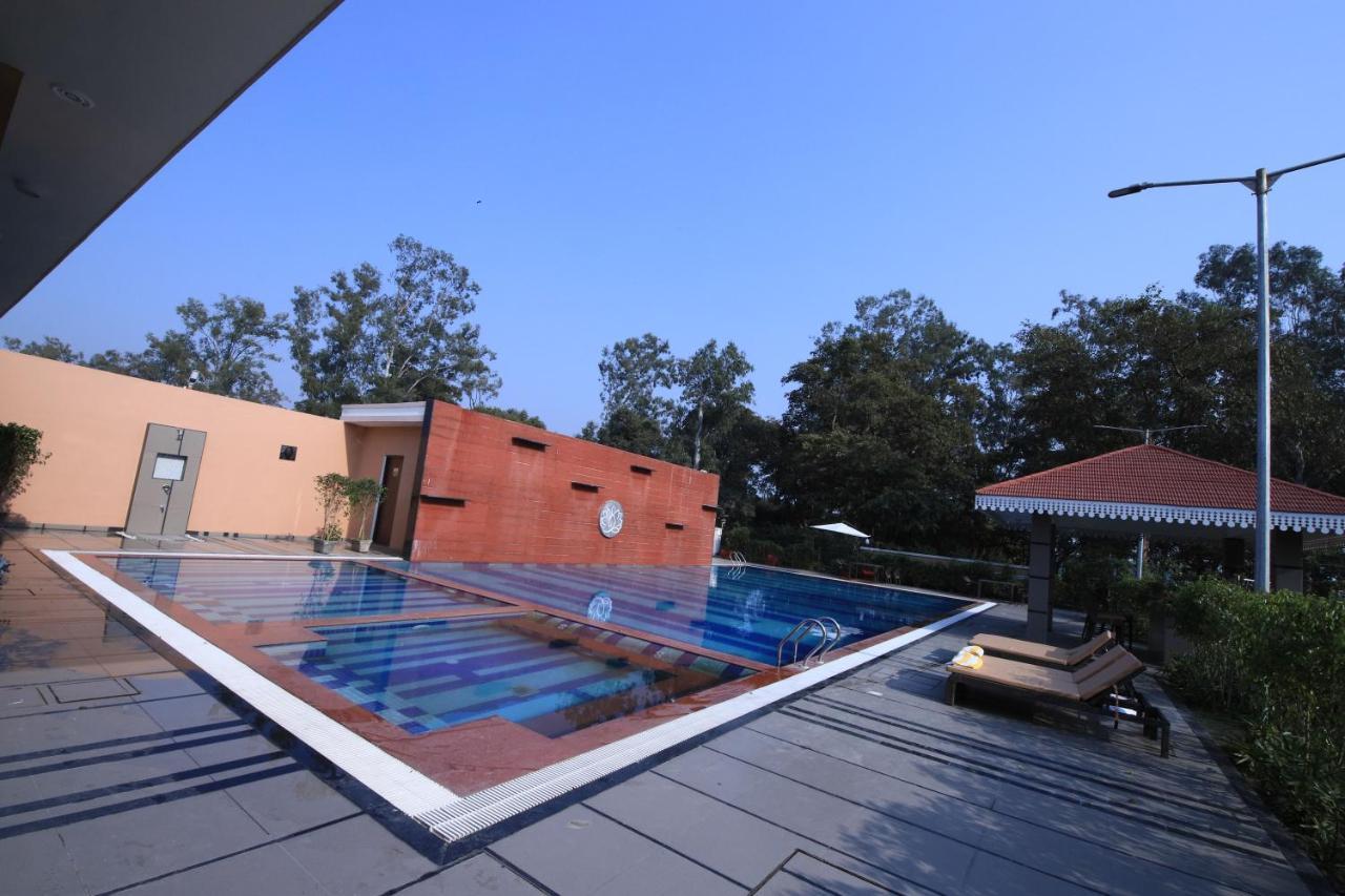 Aveo By Amatra, Gateway To Corbett Hotel Kashipur Bagian luar foto
