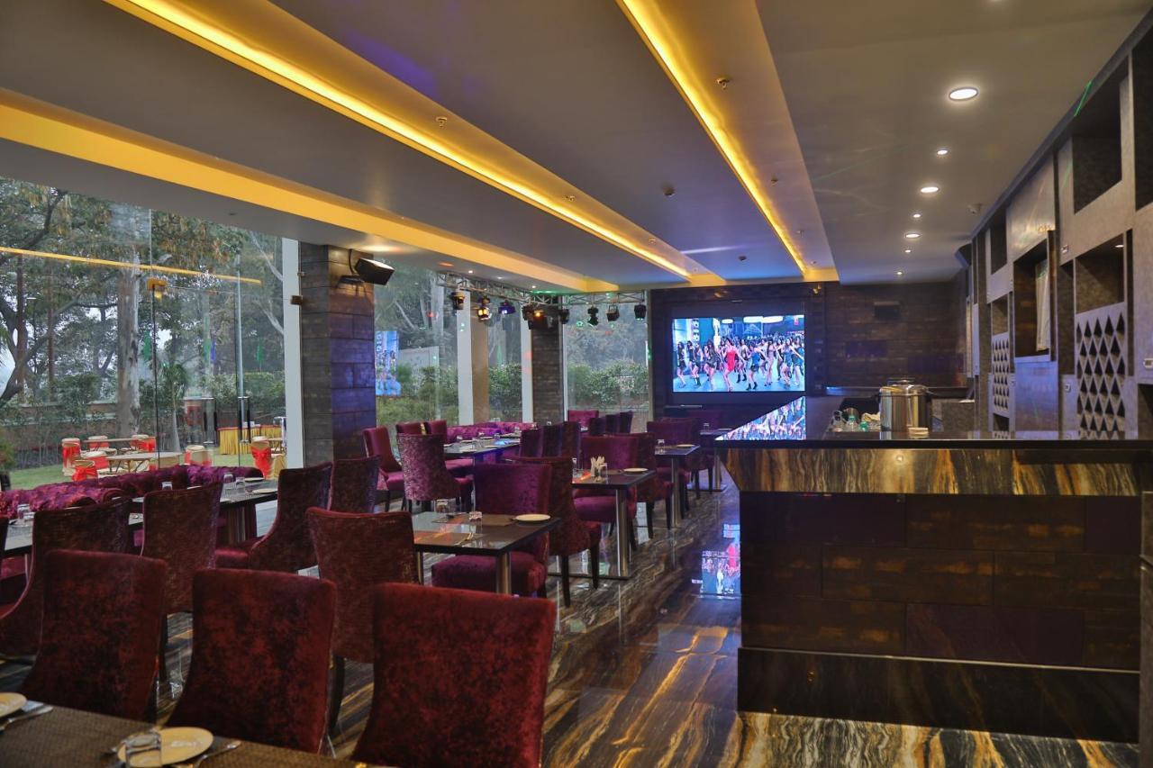 Aveo By Amatra, Gateway To Corbett Hotel Kashipur Bagian luar foto