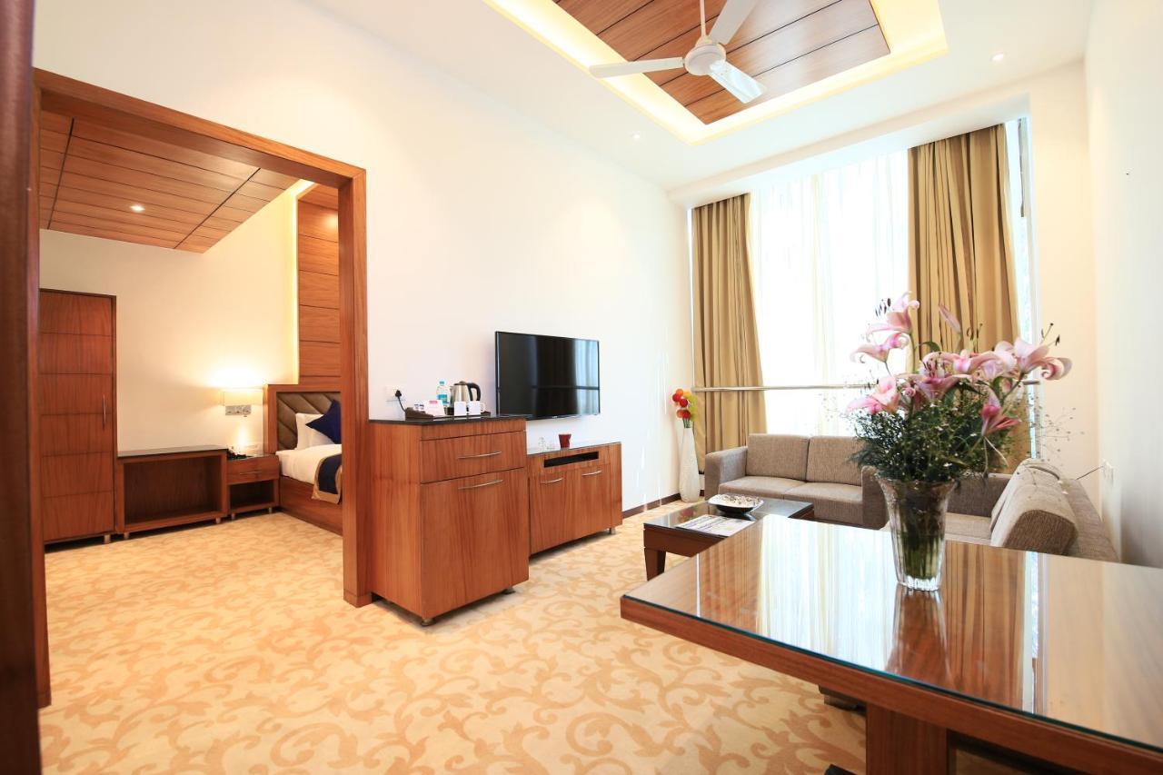Aveo By Amatra, Gateway To Corbett Hotel Kashipur Bagian luar foto
