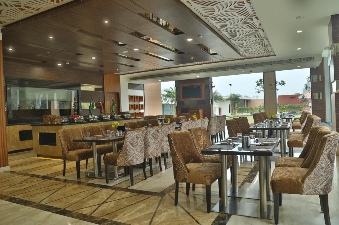 Aveo By Amatra, Gateway To Corbett Hotel Kashipur Bagian luar foto