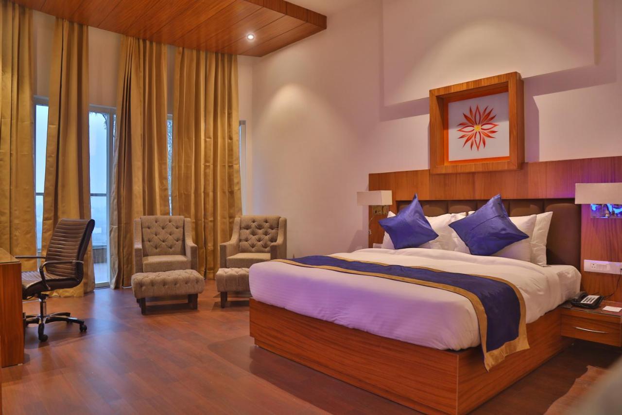 Aveo By Amatra, Gateway To Corbett Hotel Kashipur Bagian luar foto