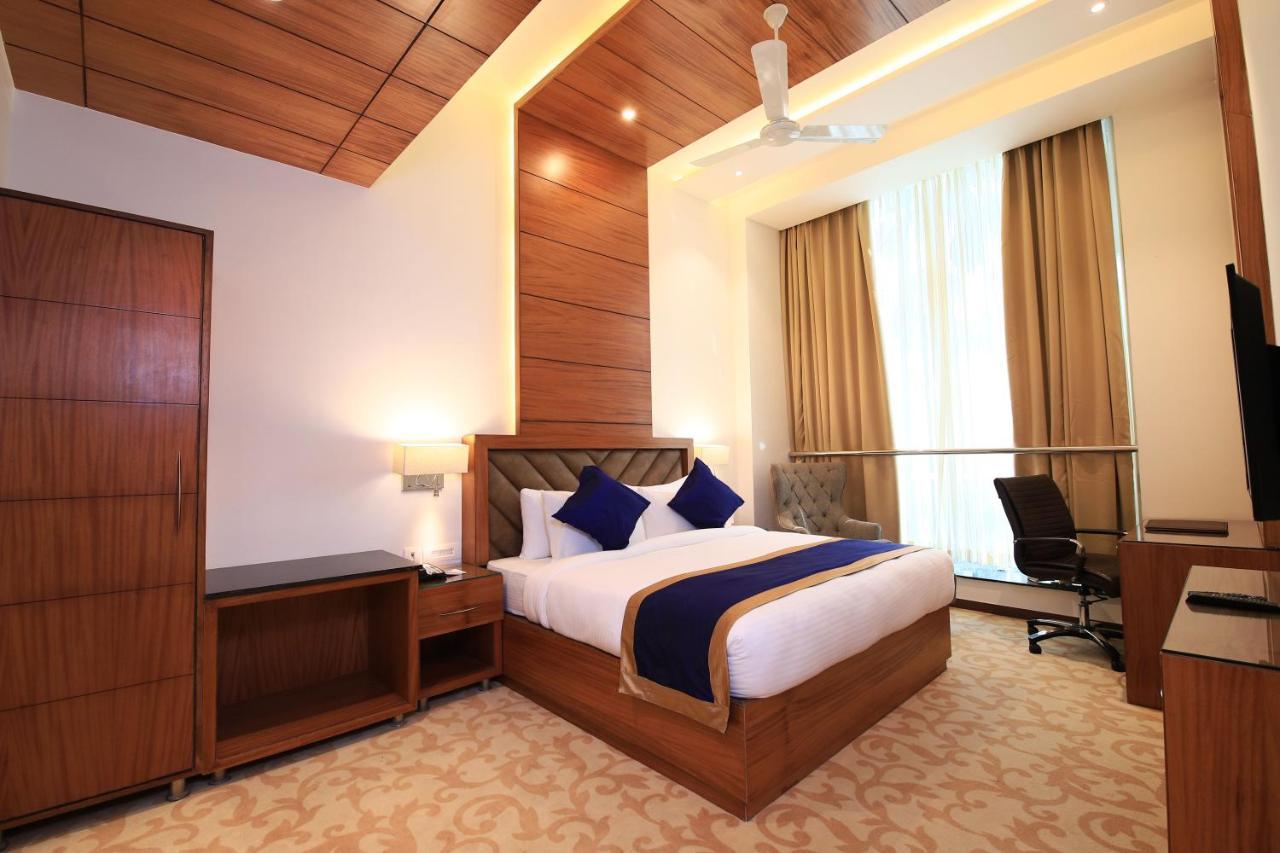 Aveo By Amatra, Gateway To Corbett Hotel Kashipur Bagian luar foto