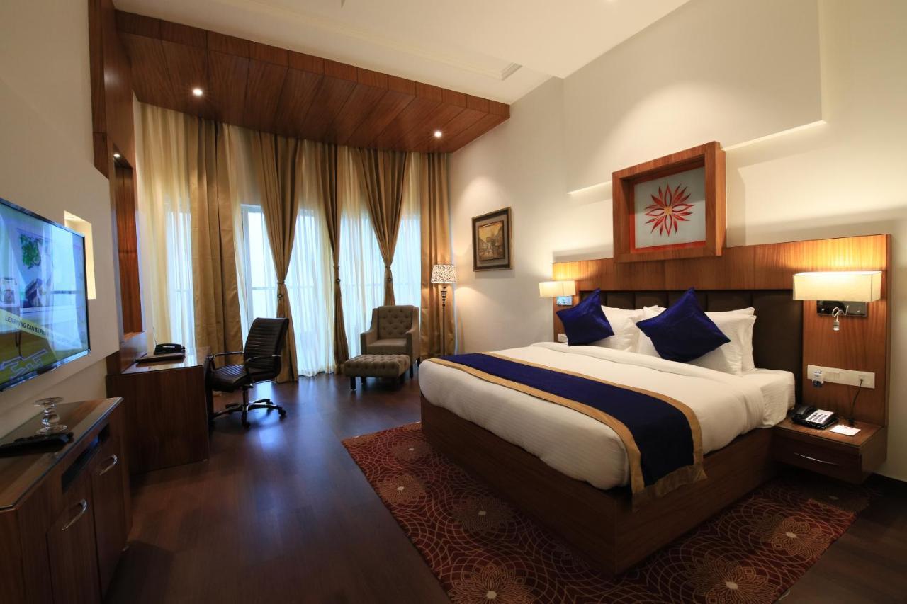 Aveo By Amatra, Gateway To Corbett Hotel Kashipur Bagian luar foto